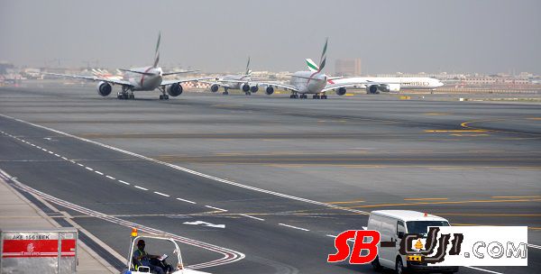 无人机干扰迪拜机场 被迫暂停运行69分钟