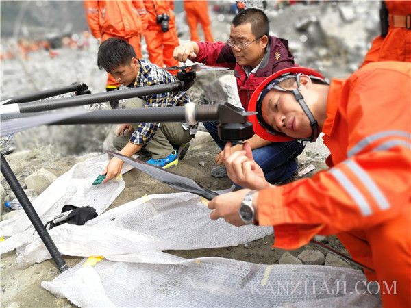 直击茂县山体垮塌救援：巨型无人机入场 开始地毯式搜索