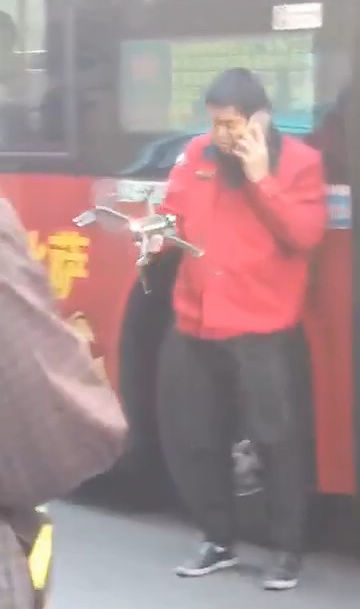 Mavic PRO广州一德路撞上公交车 司机报警了