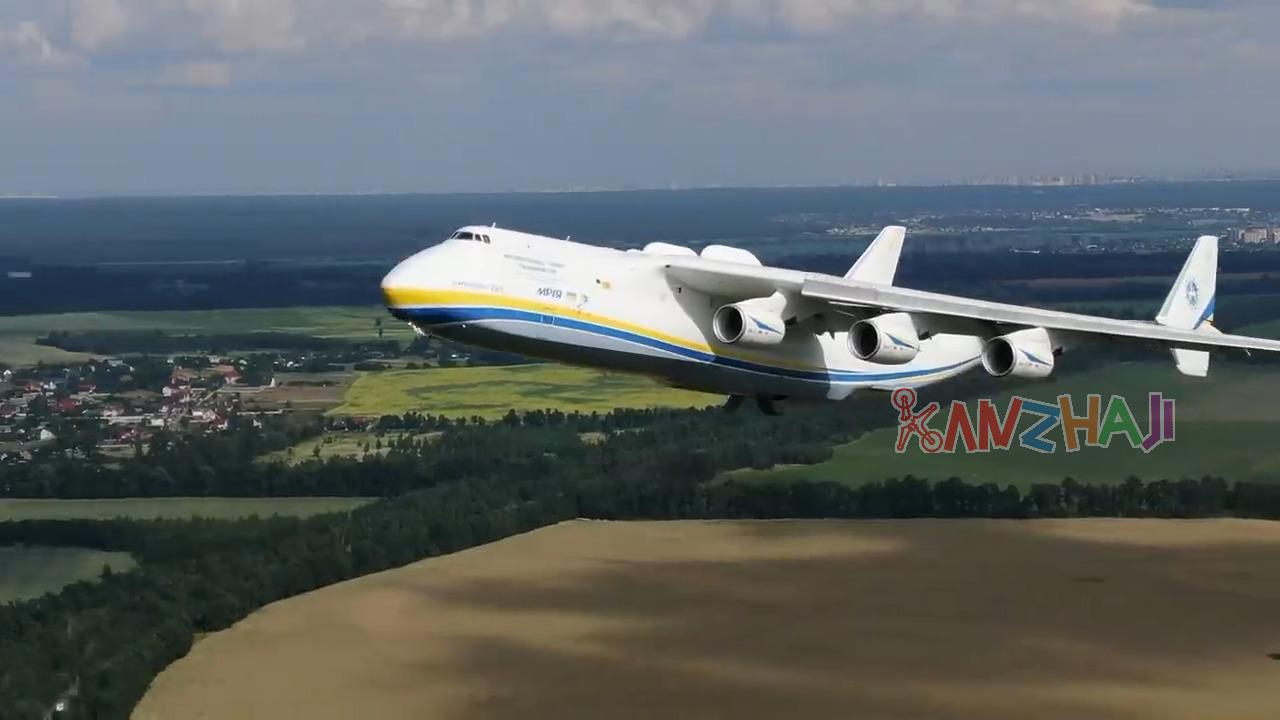 无人机航拍最大运输机安东诺夫AN-225起飞