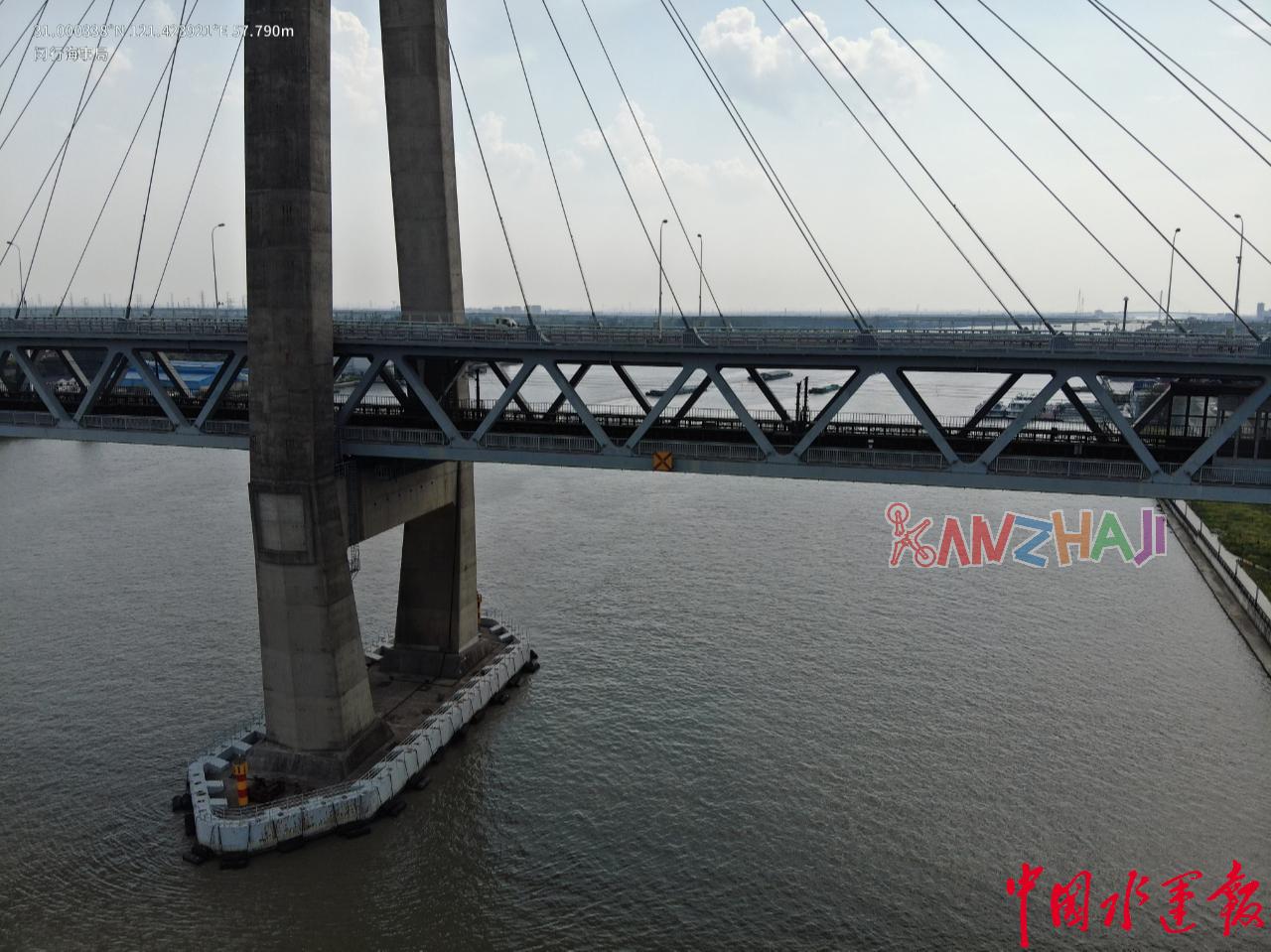 闵行海事局使用无人机创新开展桥梁助航标志巡查