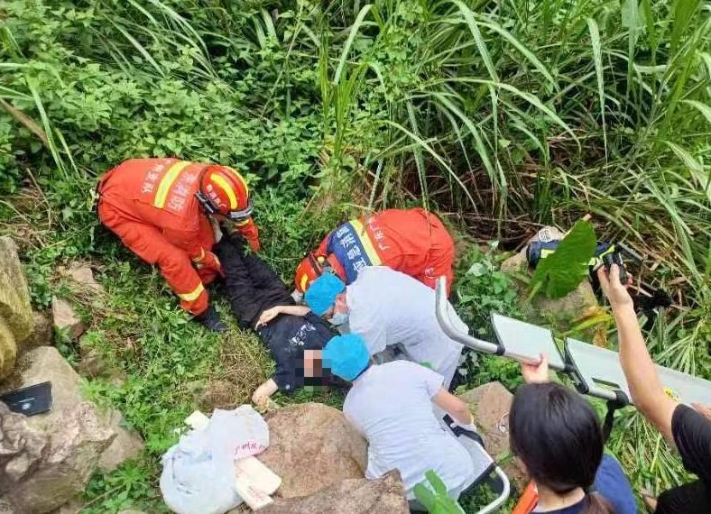 广州一女子不慎坠崖失联67小时 向无人机呼救后获救