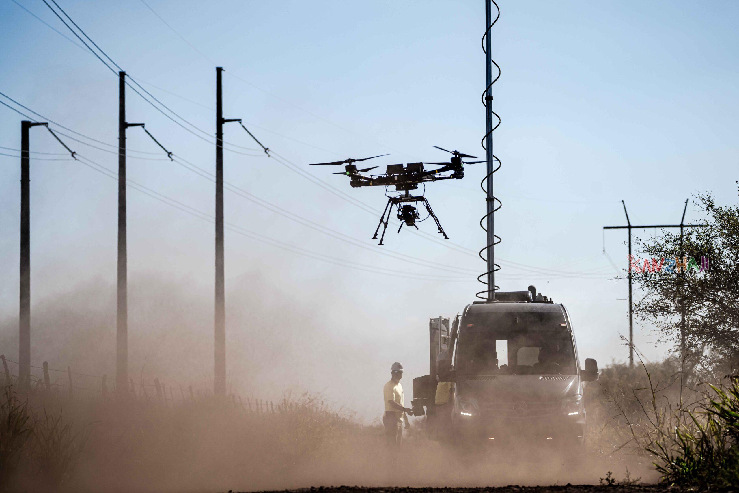 无人机超视距对两万公里输电线路进行检查