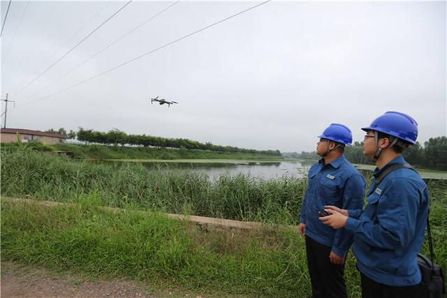 无人机上阵巡查线路 国网安丘市供电公司严阵以待全力应对台风“梅花”
