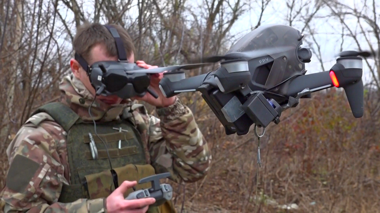 俄罗斯军队使用DJI FPV无人机远程排雷