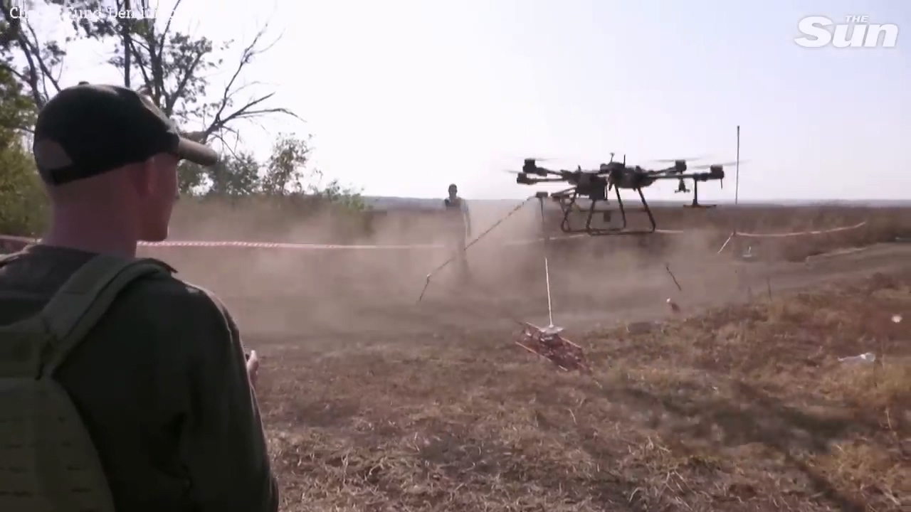 乌克兰播种冬小麦前使用农业无人机排雷