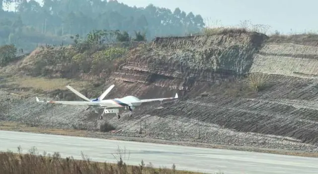 翼龙无人机已抵达积石山县，实时回传灾区现场画面