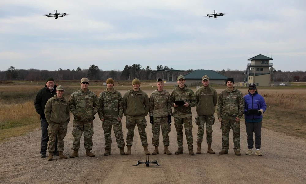 美国首个对Skydio X2D无人机飞行员进行认证的国民警卫队