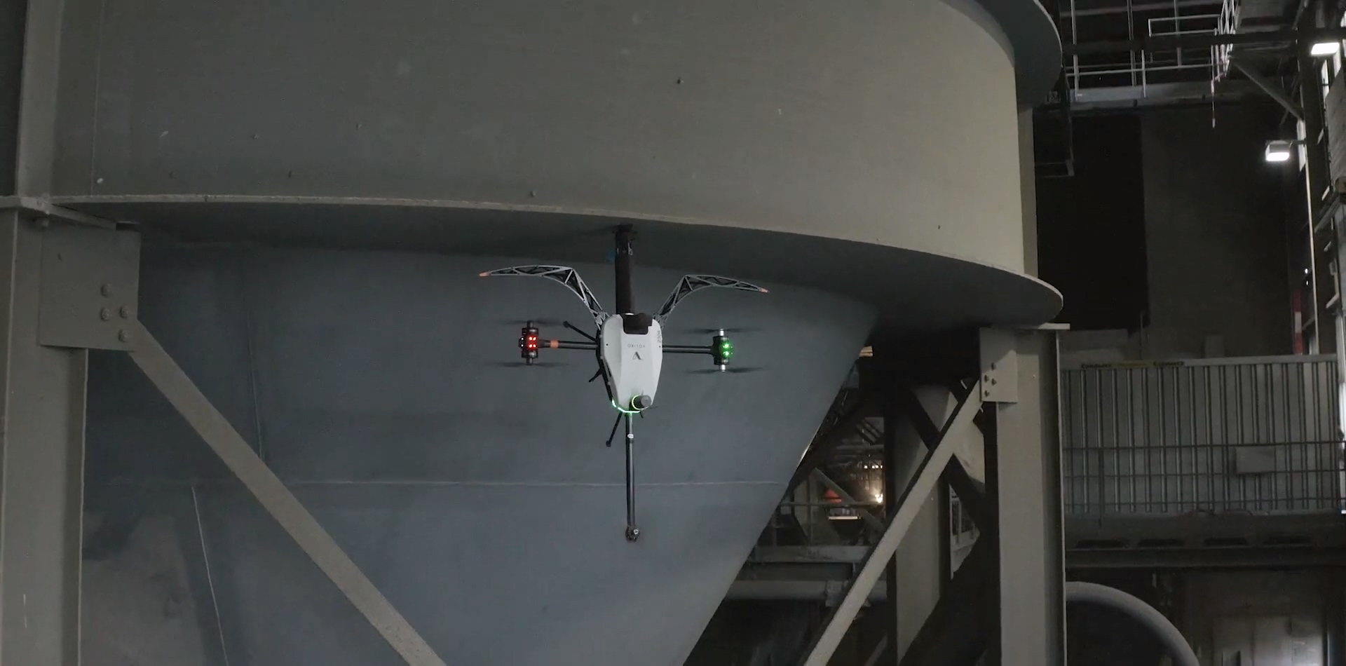 瑞士Voliro开发出360度高空作业无人机
