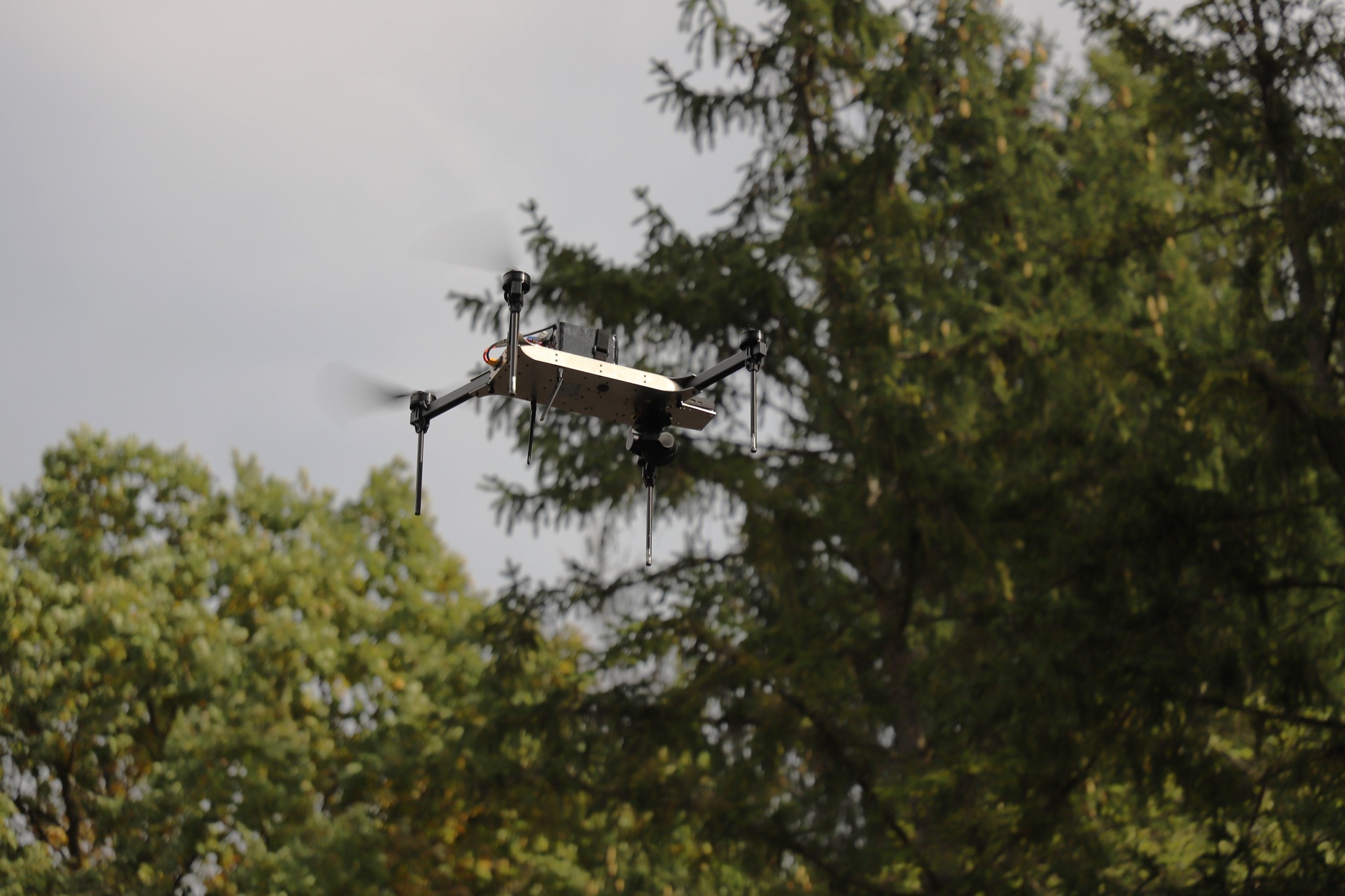 乌克兰抗GPS干扰的WarDog侦察无人机