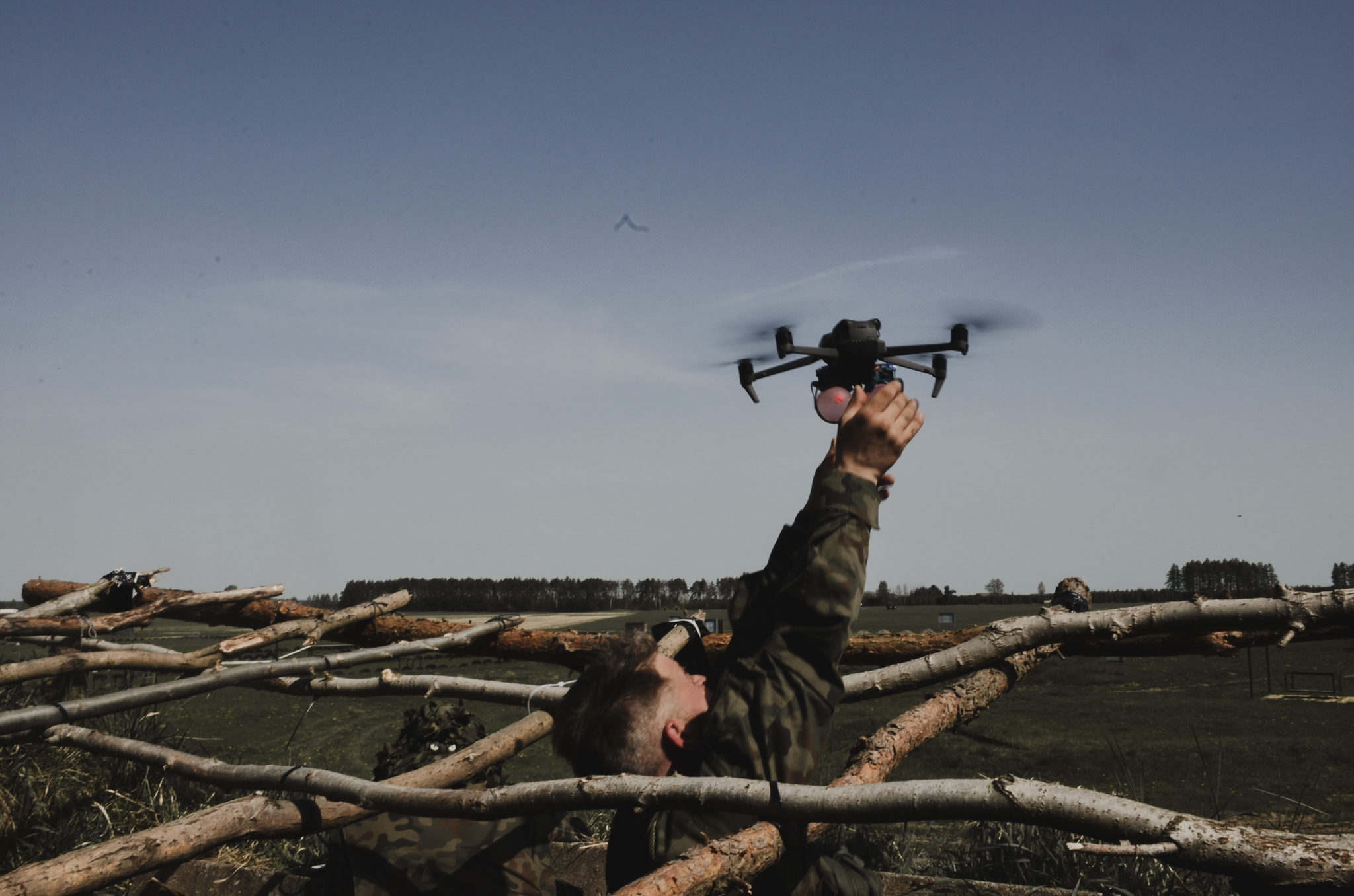 波兰军队使用大疆无人机演练多单位协同